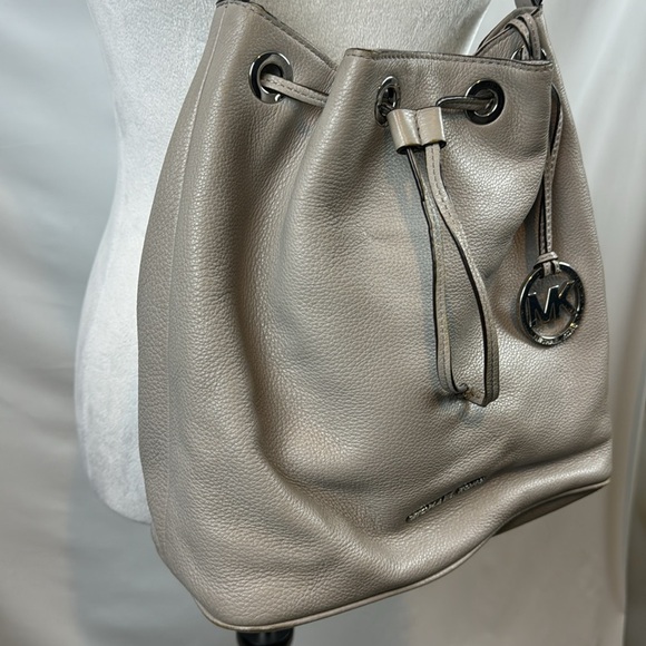 Michael Kors Gray Leather Bucket Bag Drawstring Shoulder Bag Purse - Picture 5 of 16